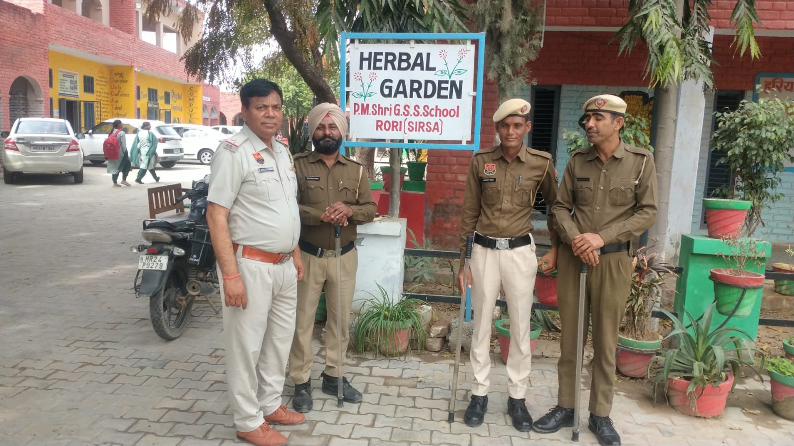 नकल रोकने के लिए परीक्षा केंद्रों पर कड़ी सुरक्षा व्यवस्था के इंतजाम भारी मात्रा में पुलिस बल तैनात :- एसपी