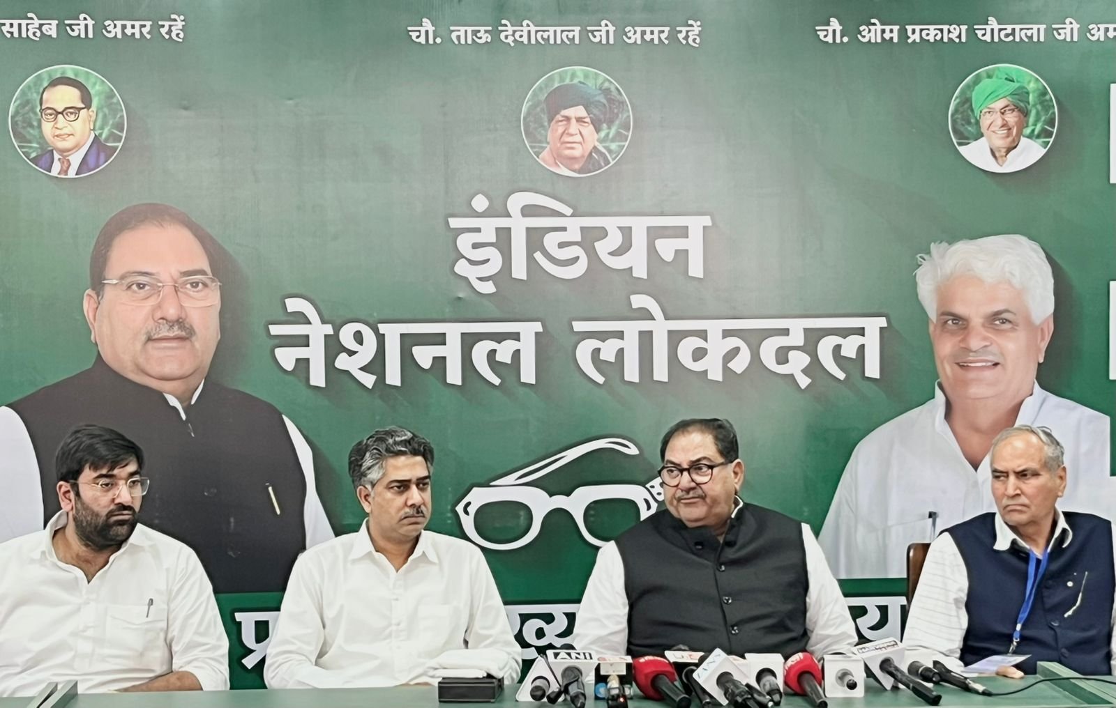 जनता की आवाज भगवान की आवाज है और जनता ने मुझे कांग्रेस और बीजेपी से दूरी बनाने को कहा है: चौधरी अभय सिंह चौटाला