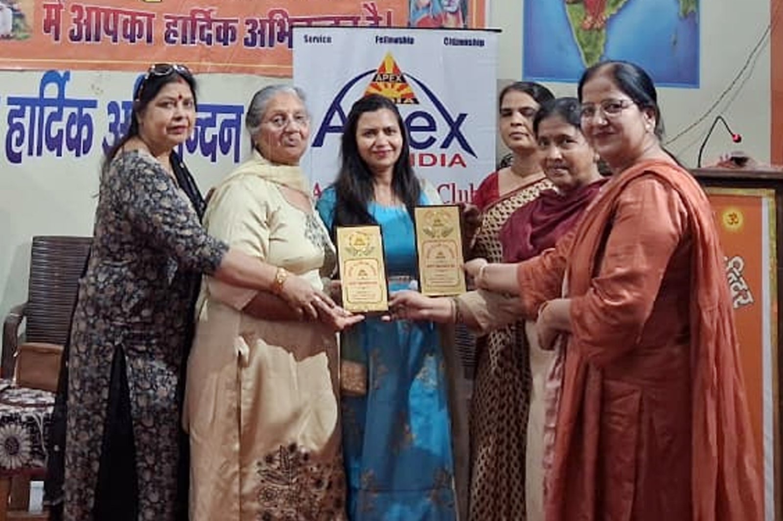 एपेक्स महिला क्लब द्वारा मदर्स डे पर महिला सम्मान समारोह आयोजित