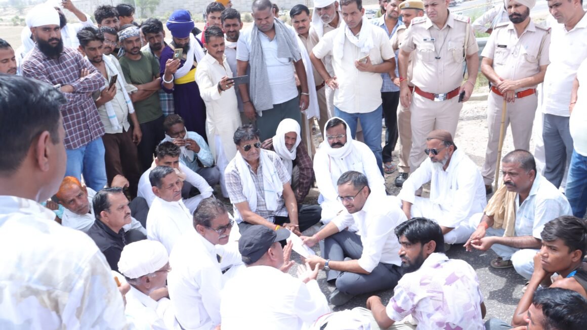 वीएलटीडी, परमिट व ई-डिटेक्शन चालान के विरोध में ट्रक यूनियन का भारतमाला पर चक्काजाम