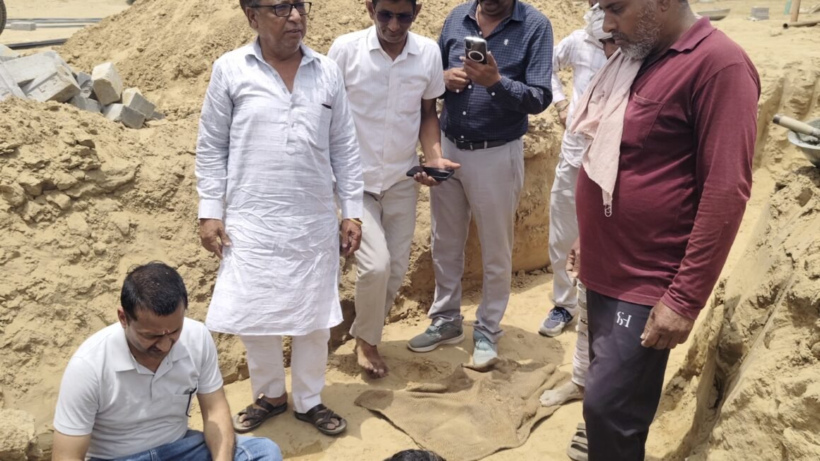 गणेश गोयल की पुण्य स्मृति मे बीमार गोवंश गौशाला में सेड का निर्माण*  