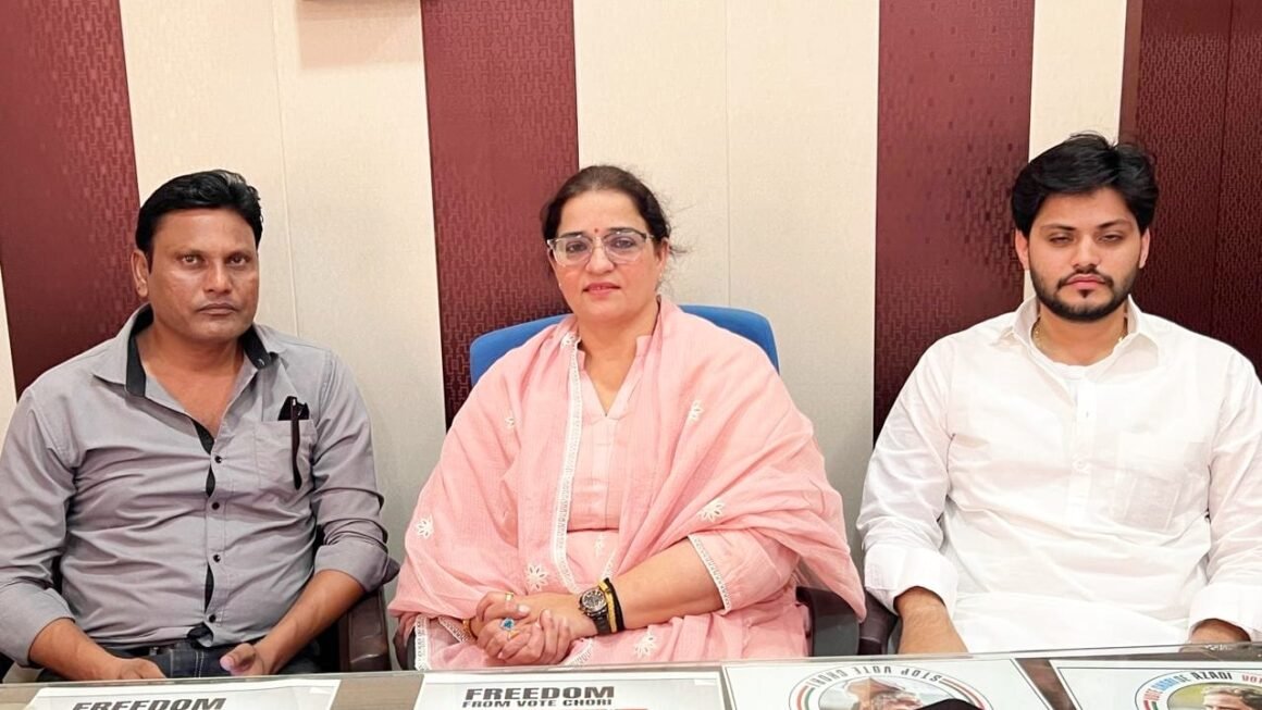 अभय चौटाला के बयान पर संतोष बेनीवाल का पलटवार:बोलीं- विधानसभा में क्या झंडे गाड़े, 20 साल का विकास बताएं…