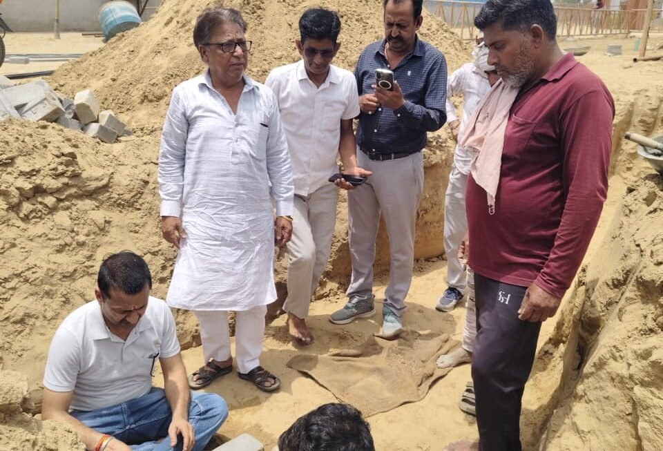 गणेश गोयल की पुण्य स्मृति मे बीमार गोवंश गौशाला में सेड का निर्माण