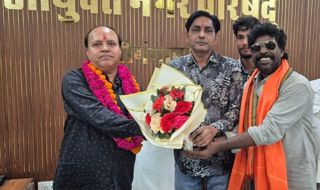 नगर परिषद नवनियुक्त आयुक्त मिल्खराज चुघ का किया स्वागत – अभिनंदन