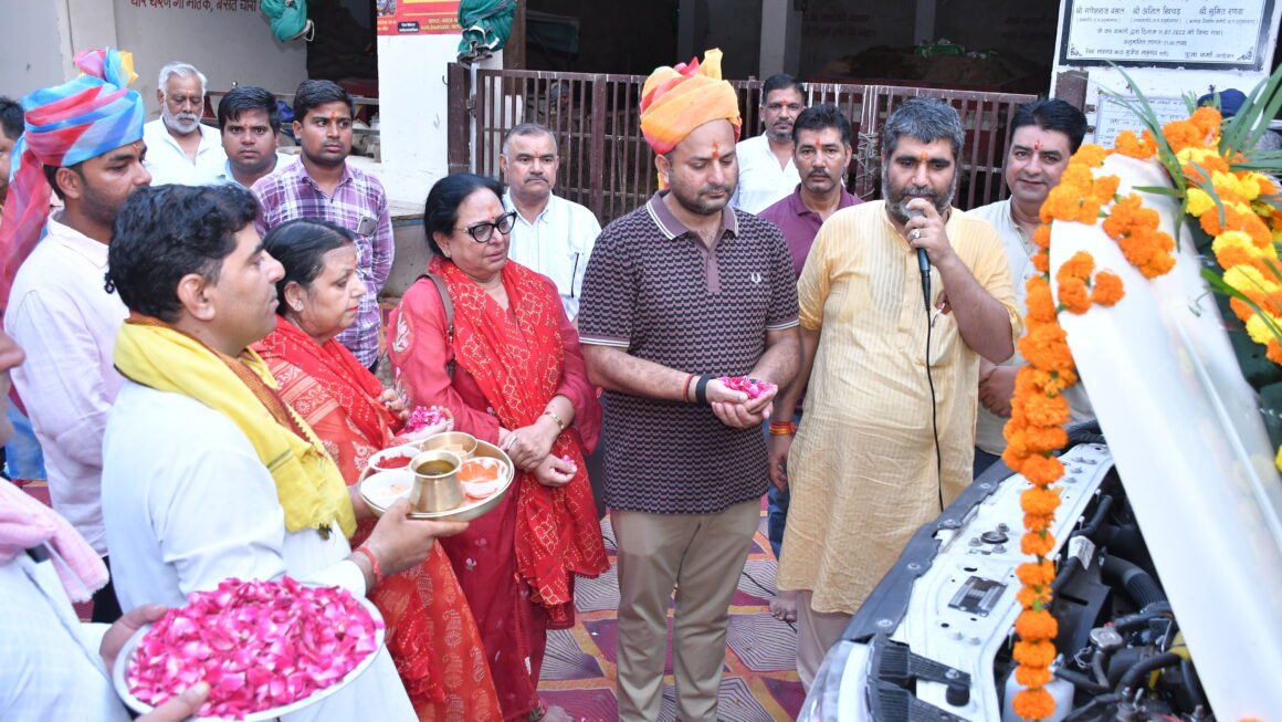 गौ सेवा के लिए समर्पित हुई एंबुलेंस, गौ पूजन के साथ हुआ अनावरण