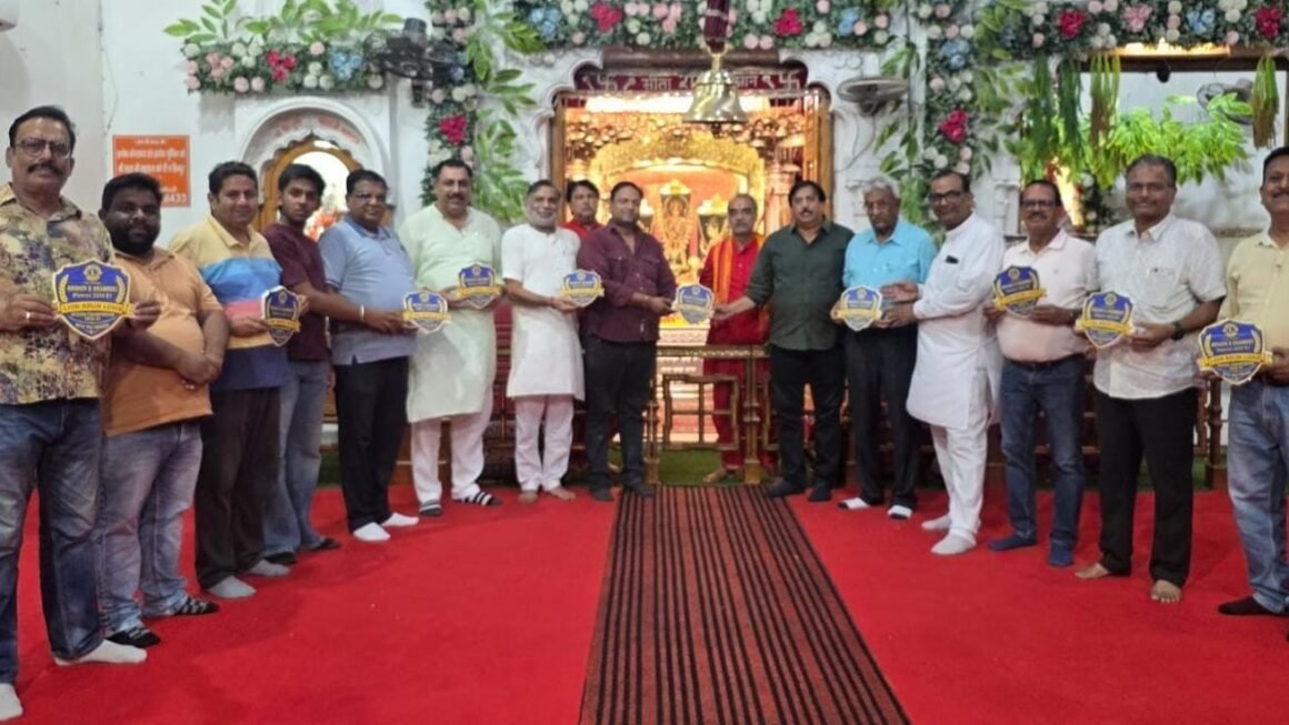 लॉयंस क्लब के रीजन 10 की विशेष लैपल पिन का अनावरण
