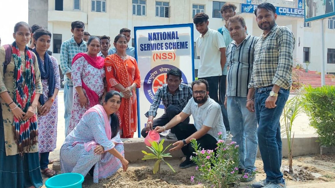 राष्ट्रीय सेवा योजना (NSS) इकाई केझत्वाधानीं ओजोन दिवस के अवसर पर पौधारोपण कार्यक्रम का आयोजन